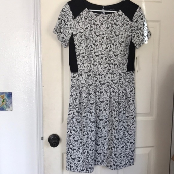 EN FOCUS STUDIO Semi formal dress leaves black and white sparkly size 10 - Picture 1 of 6